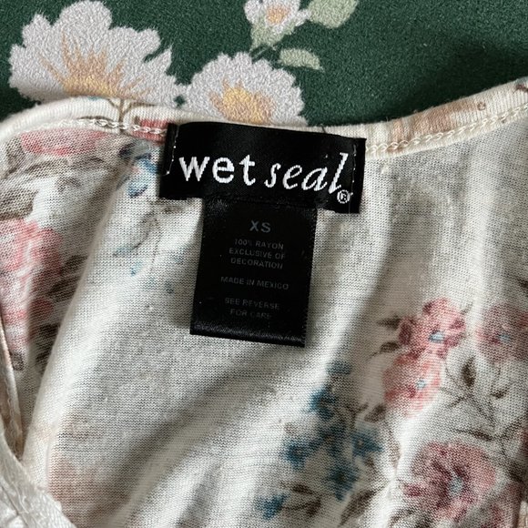 !!SOLD!! Triple Flowy Boho Tops Bundle - Picture 4 of 12